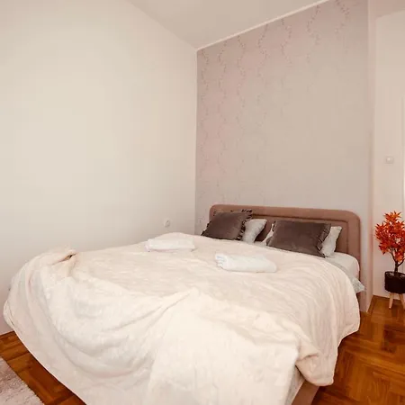 Apartman Harmonija 4 *