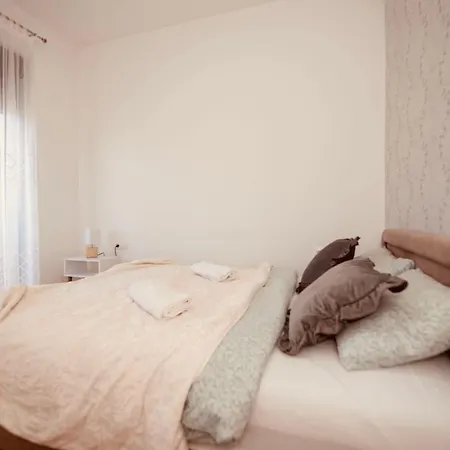 Apartman Harmonija 4 *