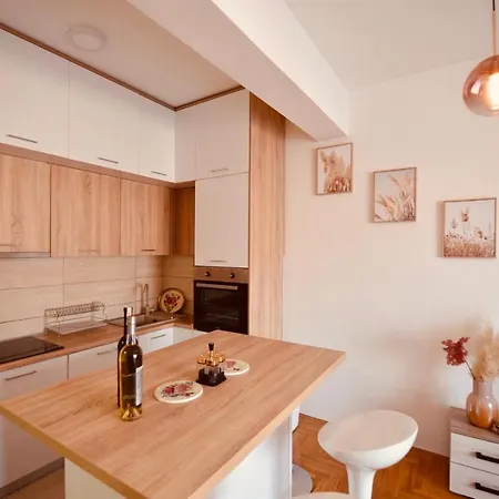 Apartman Harmonija 4 *